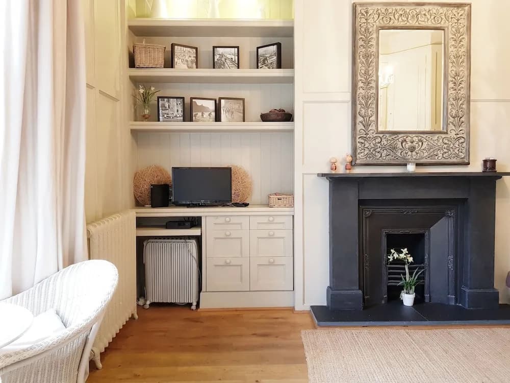 Elegant Central Street Studio - photo 4
