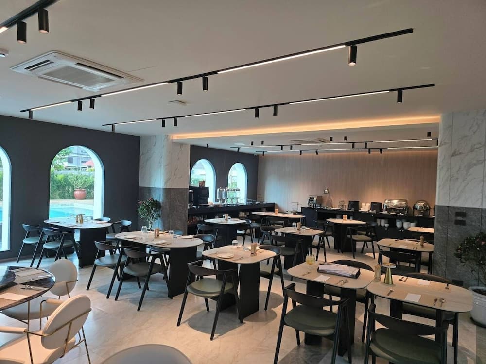 The Clover Hotel - photo 16