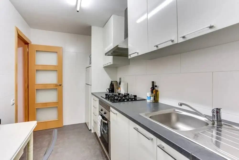 Amazing 3 Bed Close to the Beach - photo 9