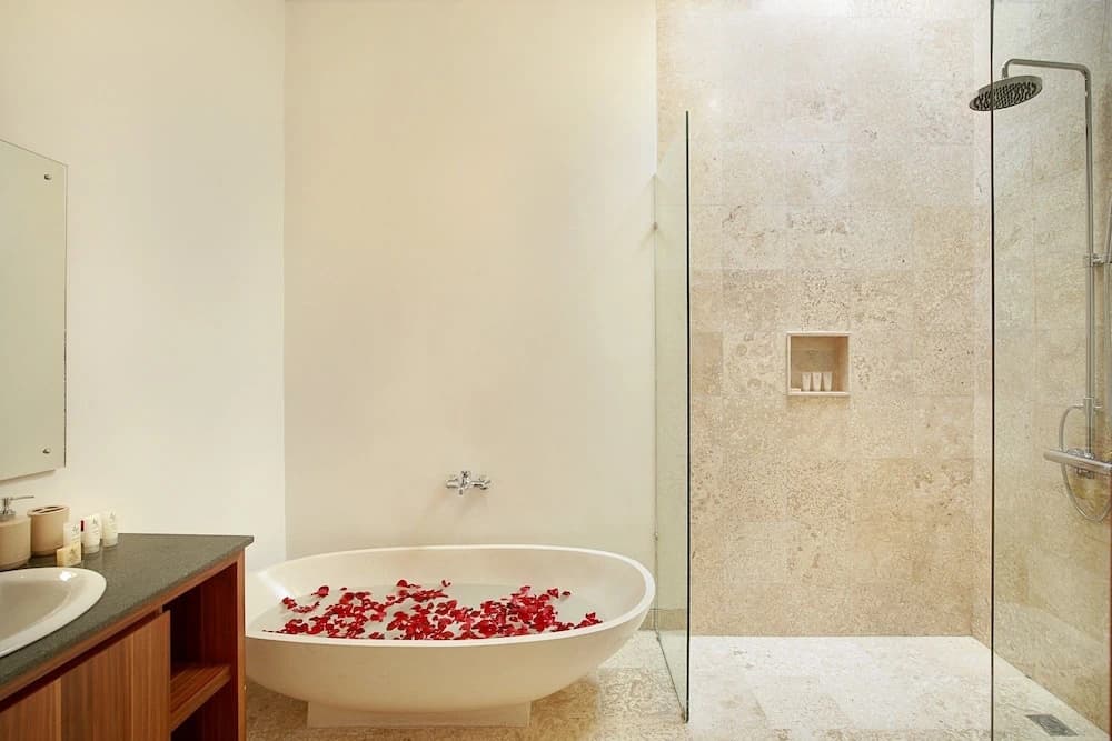 Lucia Villa Seminyak Beachside - photo 8