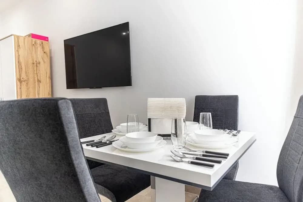 Beautiful 1BR Apartment For Long Stays - photo 9