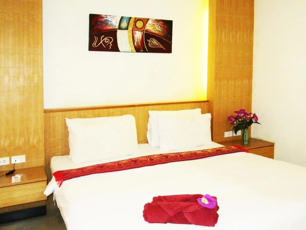 The Son Patong Beach Hotel - photo 2