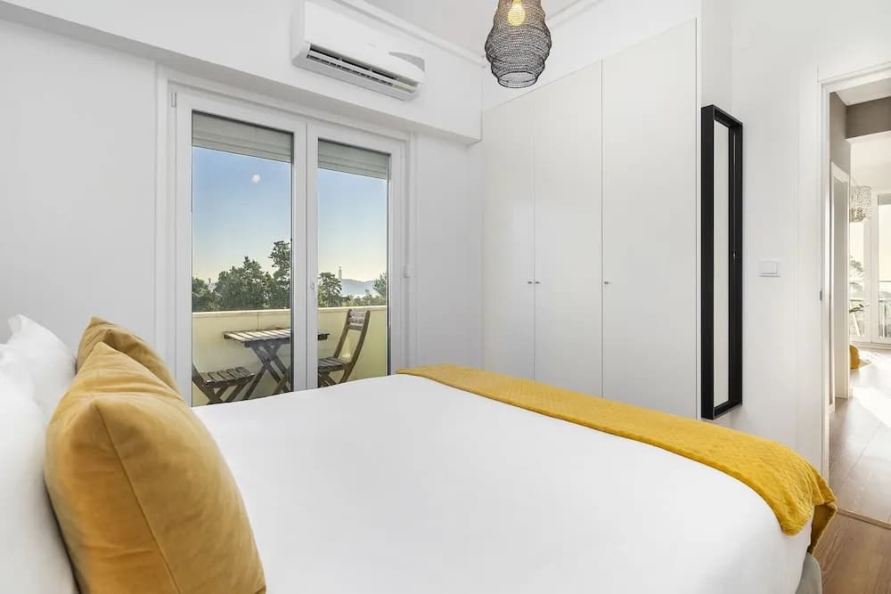 270 Panoramic View Premium Apartment - photo 2