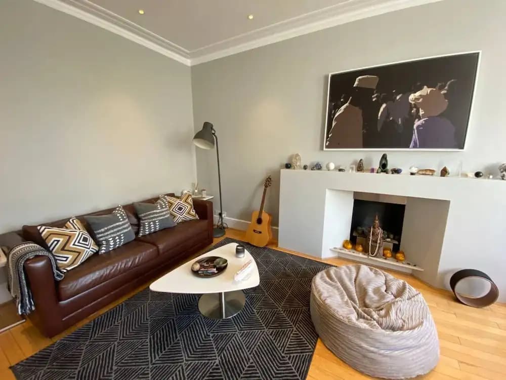 Beautiful 2 Bedroom Property in Earl's Court - main photo