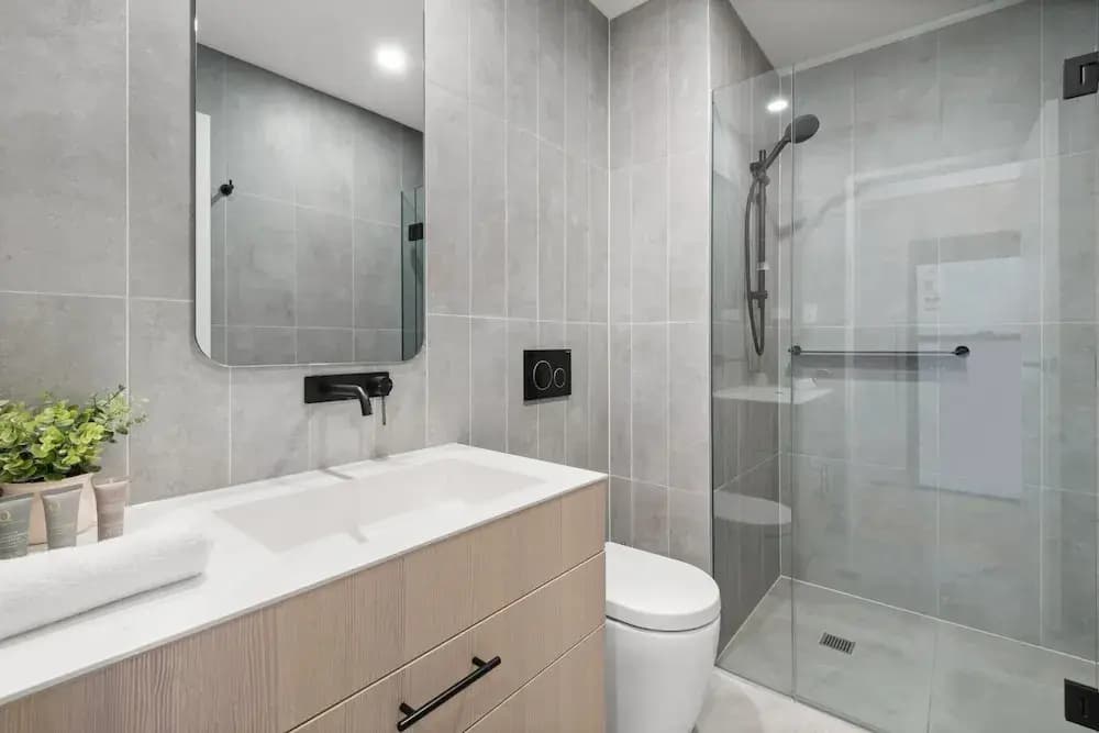 Contemporary 2-bed Haven With Swimming Pool - photo 6