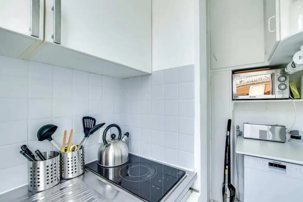 Quaint Apartment With Rooftop Views of Montmarte - photo 12