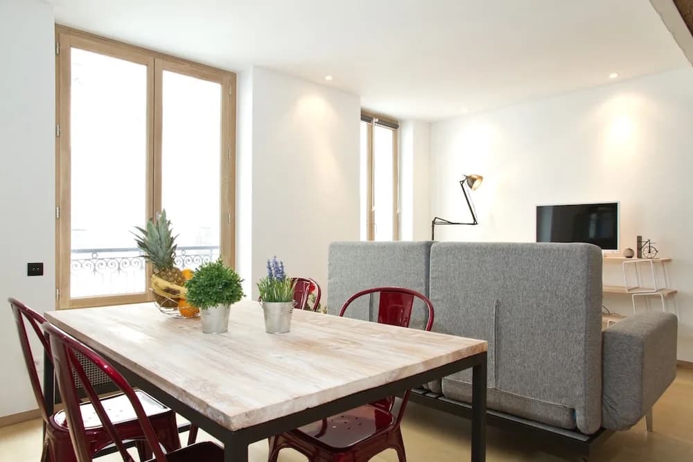 St. Germain des Pres Mabillon Apartment - photo 3