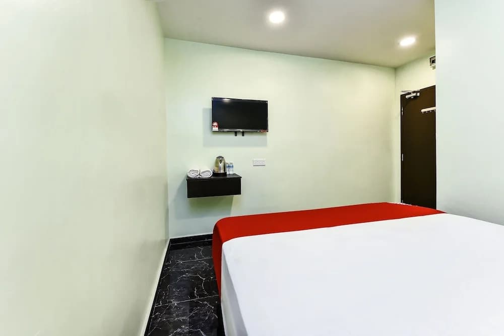 OYO 90445 Th Hotel - photo 11