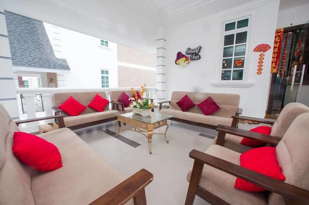 Smurf Inn Homestay - photo 9