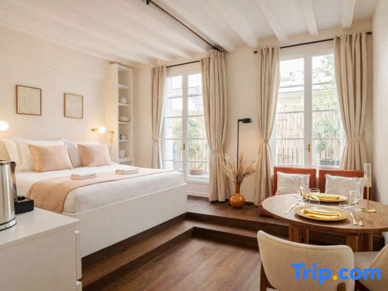 Notre-Dame studio with lift & terrace views - photo 1