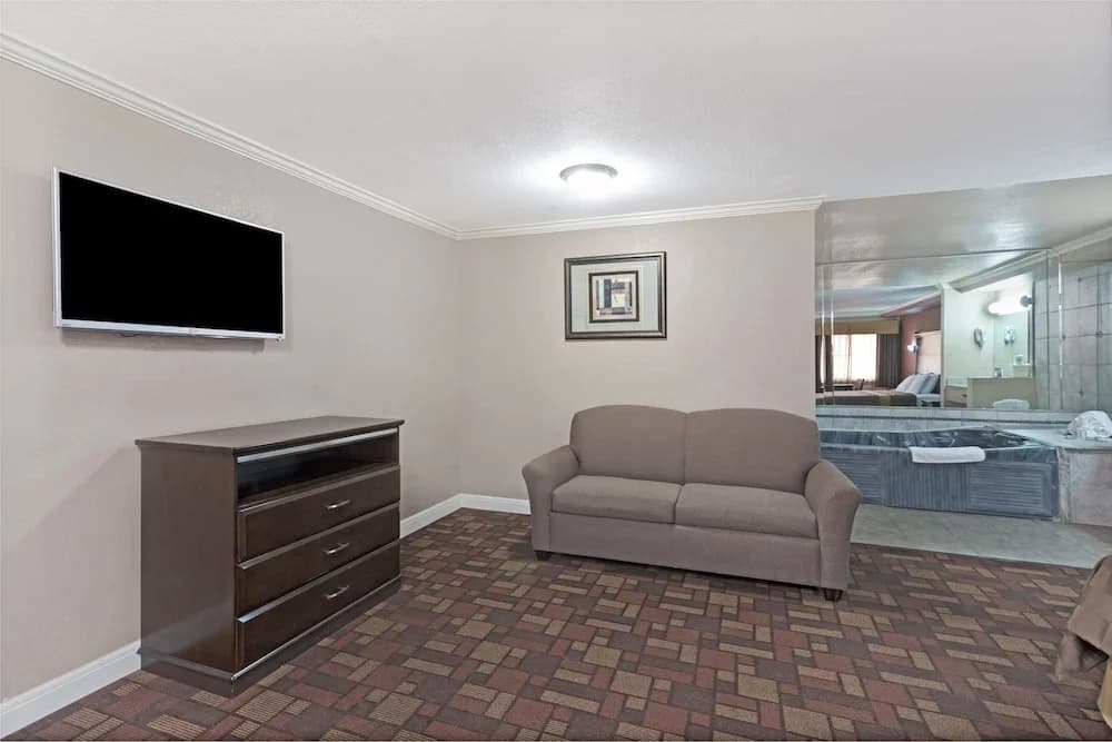 Travelodge By Wyndham Whittier - photo 7