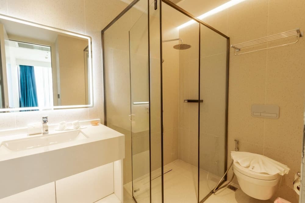 Unit 2303 Beachfront Pool-facing + Sea View - photo 23