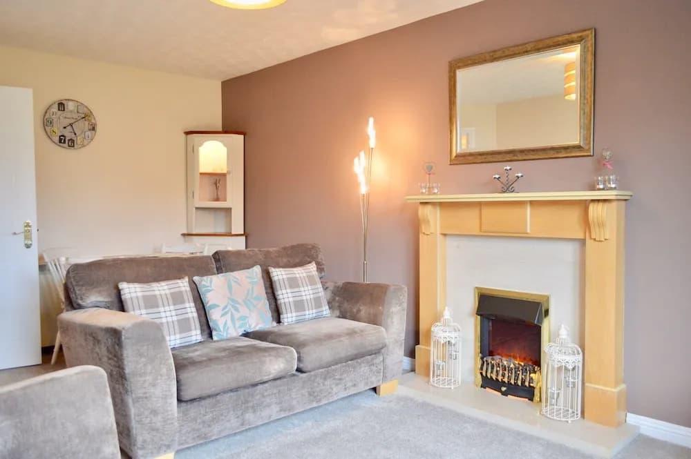2 Bedroom Flat In Edinburgh - main photo