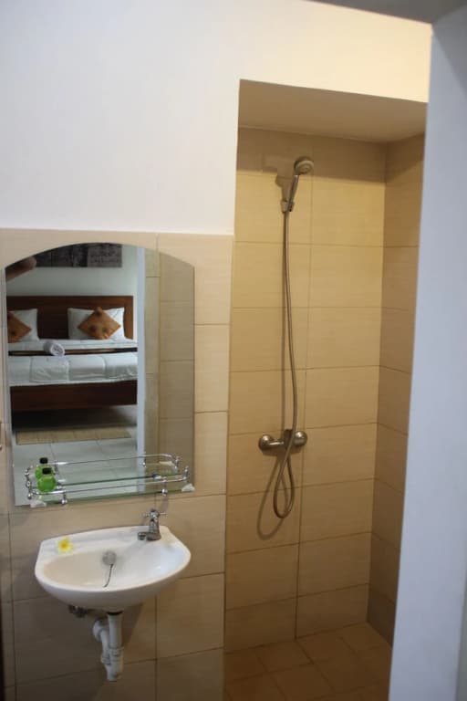 Backpacker Ubud Room's - photo 8