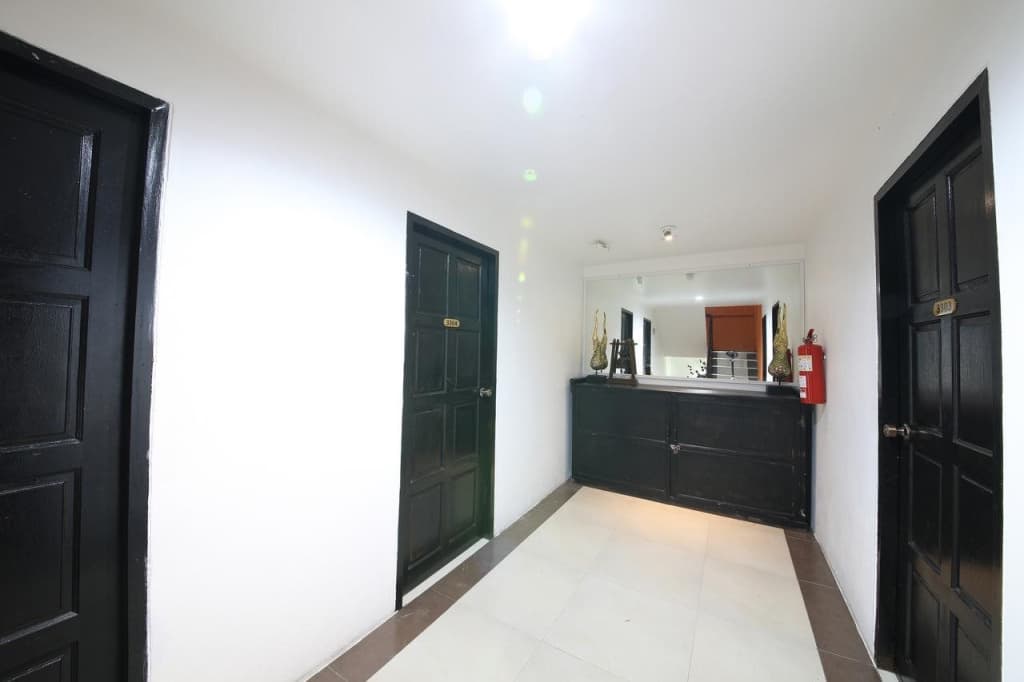 OYO 126 Patong Station House Hotel - photo 8