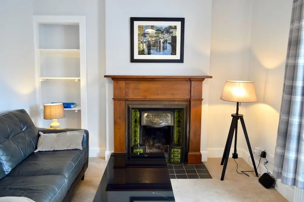 Comfortable 1 Bedroom Flat Near The Meadows - photo 2
