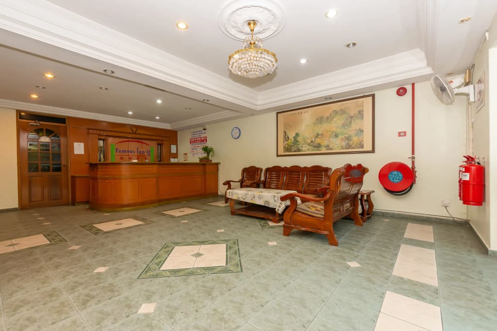 Hotel Famous Inn - photo 2