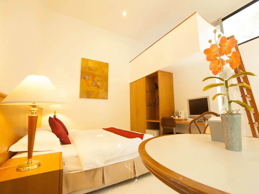 Nern Chalet Beachfront Hotel - photo 2