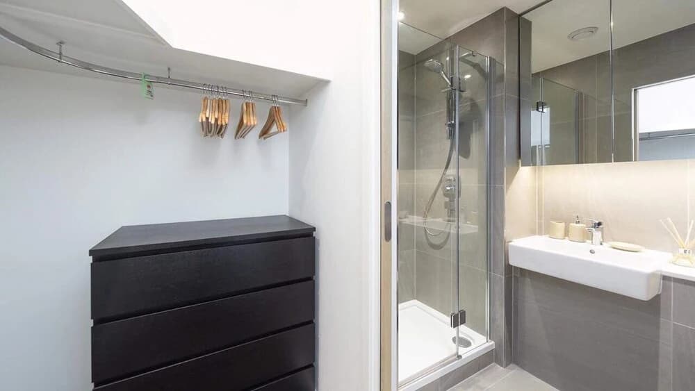 2 Bed Luxury Apartment in N. Greenwich - photo 9