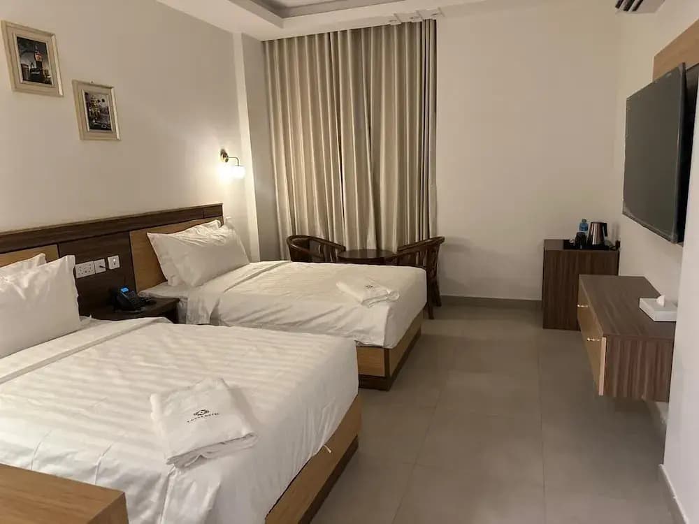 4 Guys Hotels - photo 3