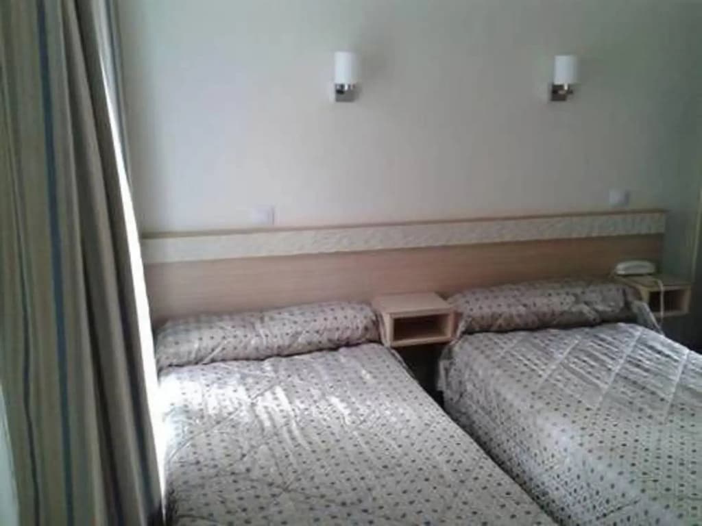 Hotel Lilas Gambetta - photo 5
