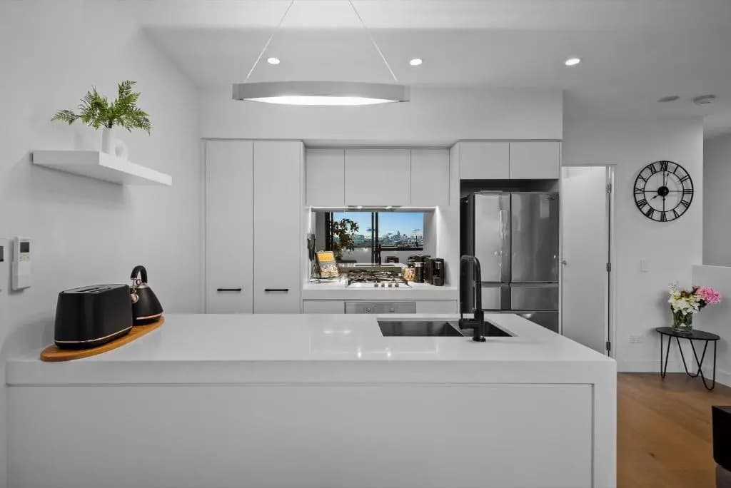 StayCentral Northcote Townhouse With Study - photo 2