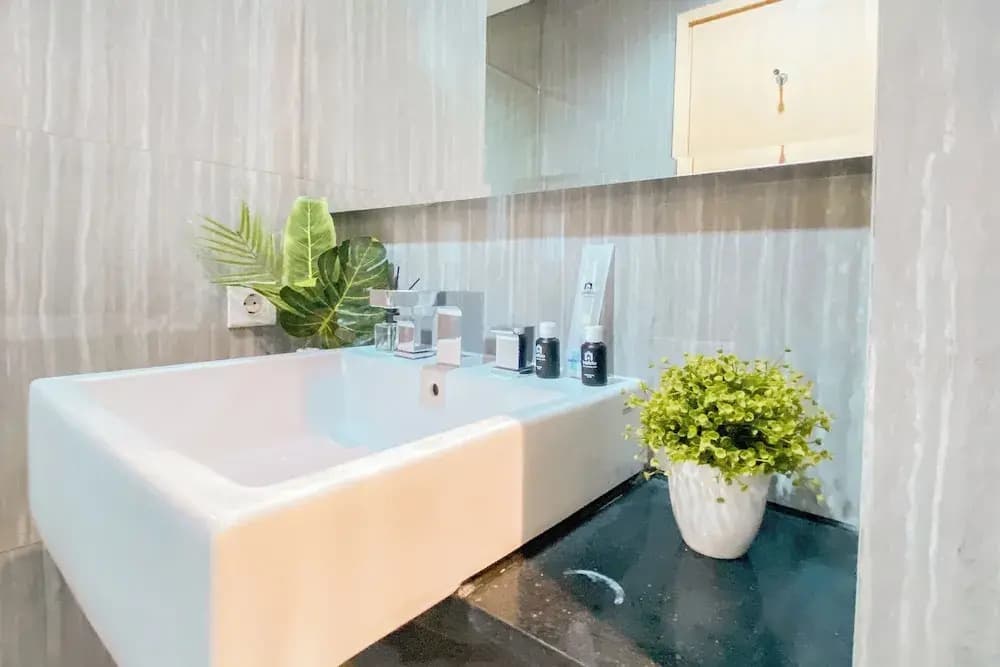 Spacious Studio Apartment at Capitol Suites - photo 8