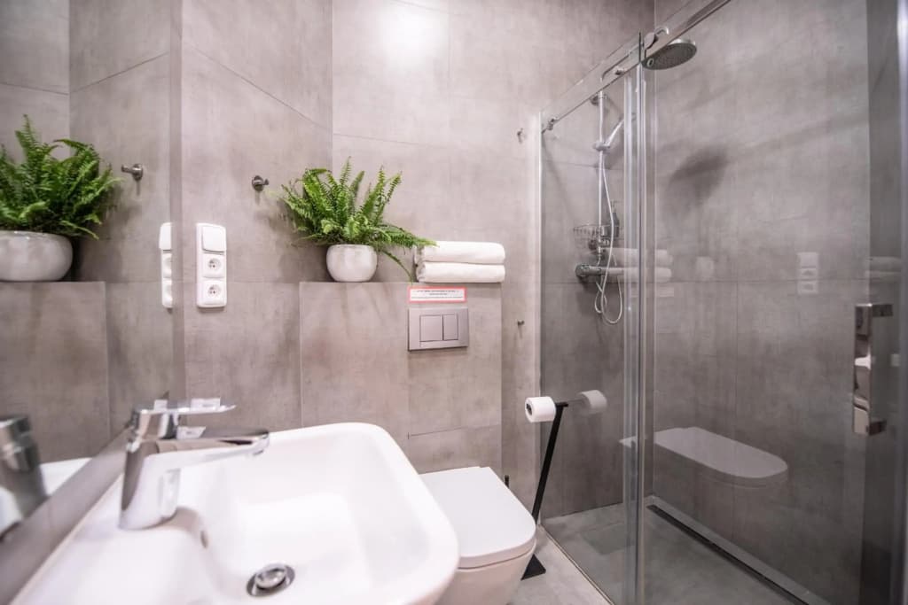 Modern Downtown APT - renovated, on ideal location - photo 8