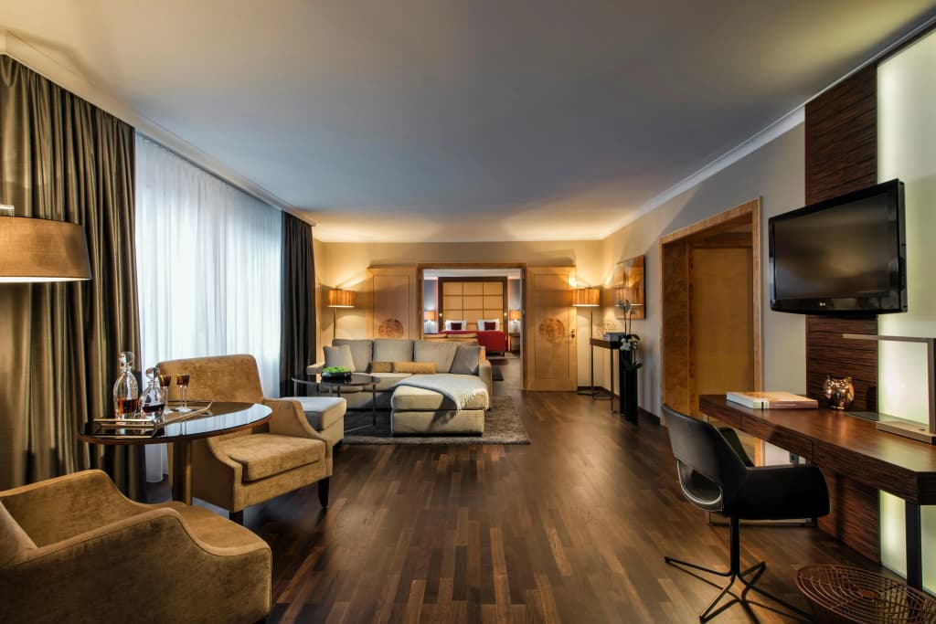 Hotel Palace Berlin - photo 4