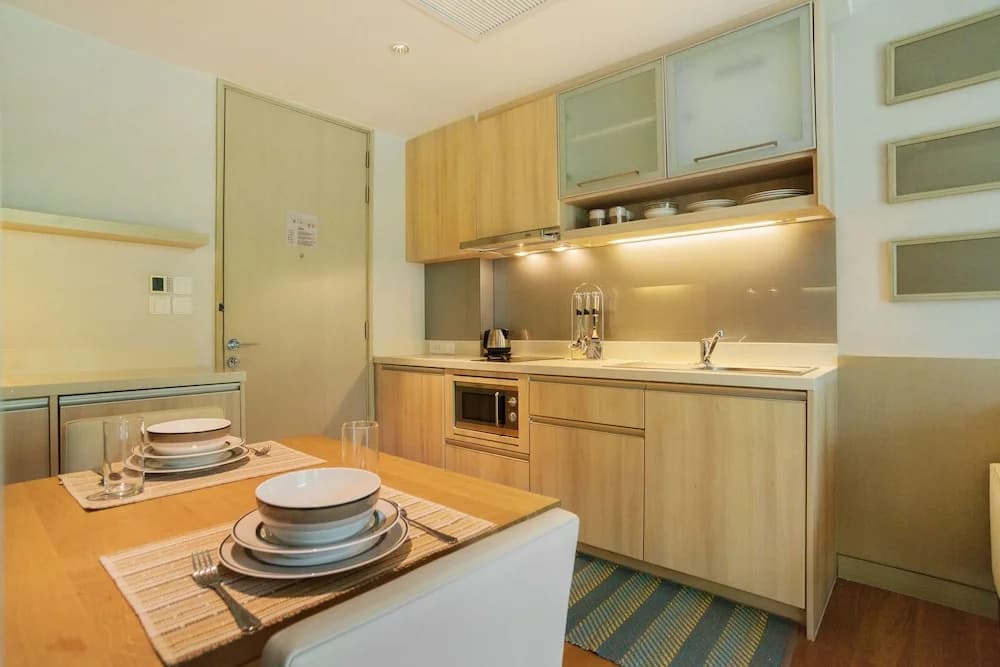 Lux Contemporary Condo By Favstay - photo 22