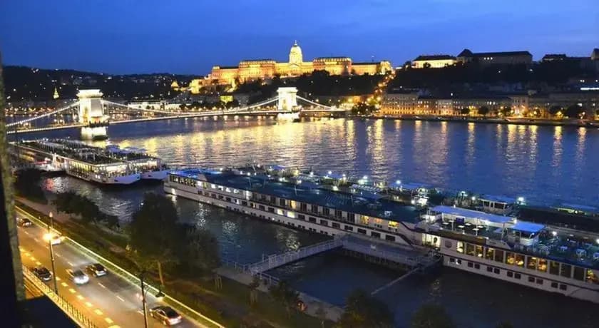 Castle and Danube Panorama - photo 3