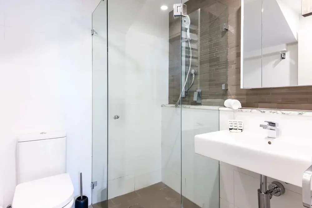 Comfy 1-bed Apartment in Perfect Location - photo 4