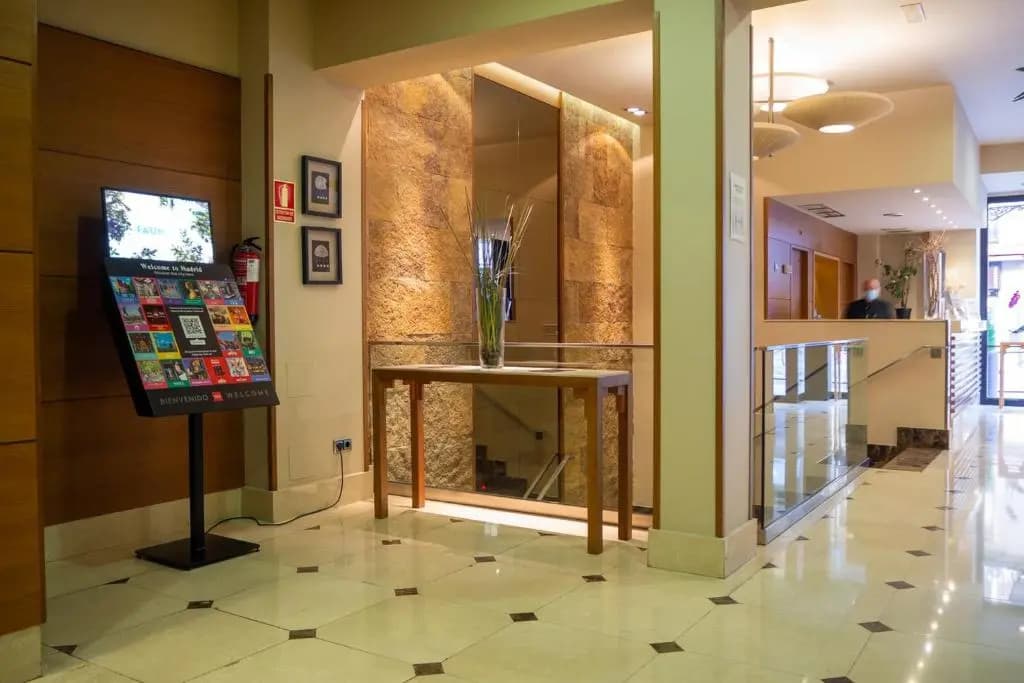 Hotel Sterling - photo 34