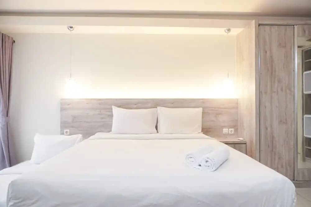 Comfort And Minimalist Studio At Amethyst Apartment - photo 2