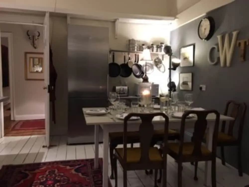 Elegant 2 Bedroom Home in City Centre - photo 14