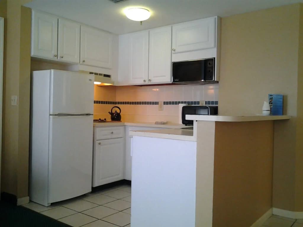 Kitchenette Condos Universal by Amerom - photo 17