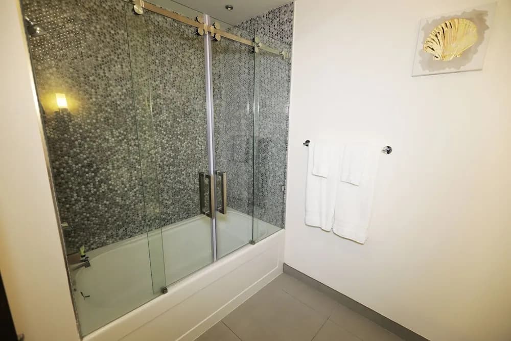 Downtown Lofty Suites - photo 7