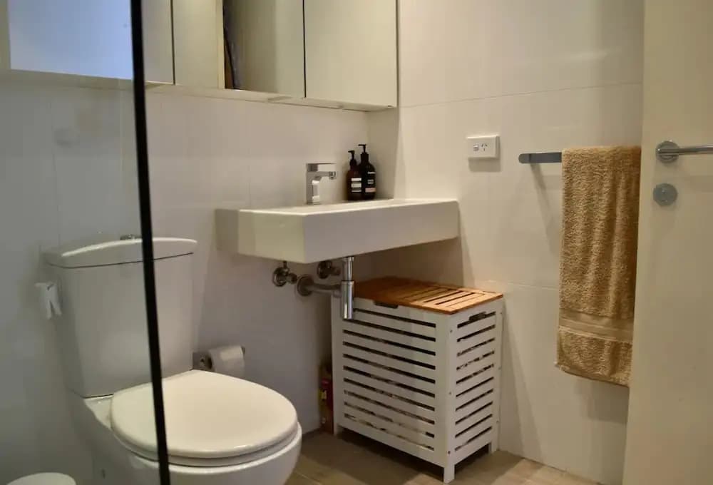 Bright and Open 2 Bedroom Bondi Flat - photo 7