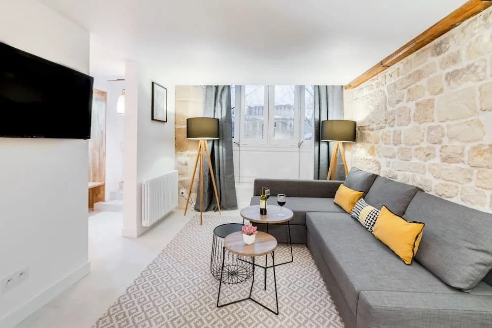 Spacious and Charming Flat on île de la Cité - photo 2