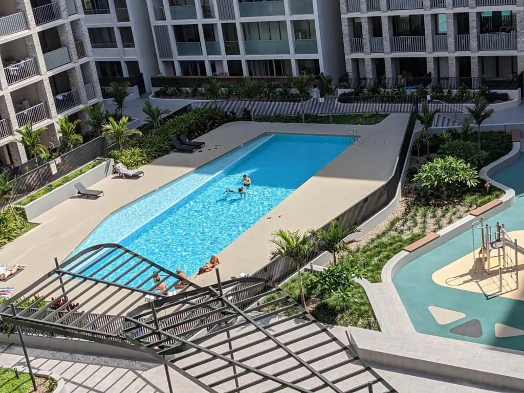 Luxury 3-bed 2-bath, balcony, with pool included, NO PARTIES! - photo 9