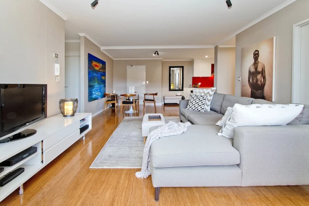 Ample Space In This 1 Bed Apt Also With Pool/Gym - photo 3