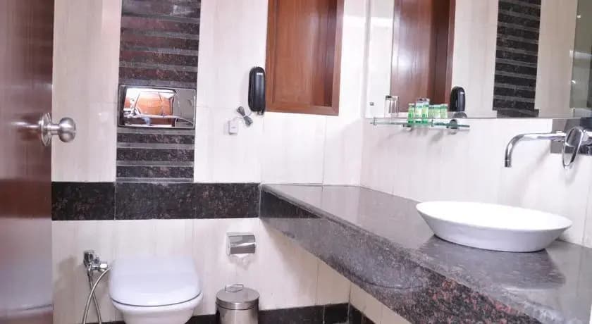 Lilywhite Hotel - photo 8