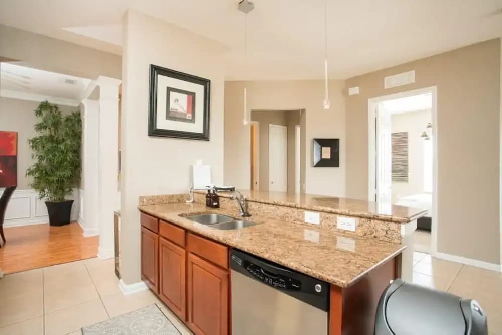 Lake View 3 Br Condo by RedAwning - photo 22