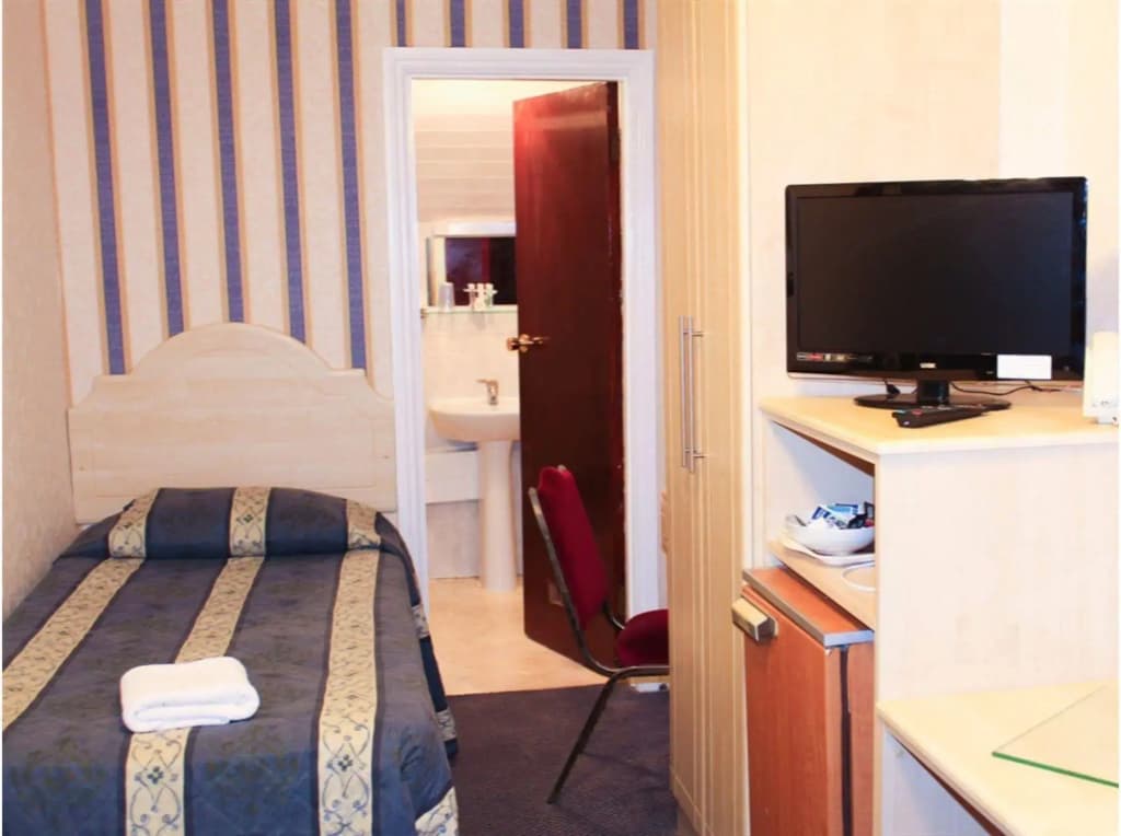 Lampton Guest House - photo 3