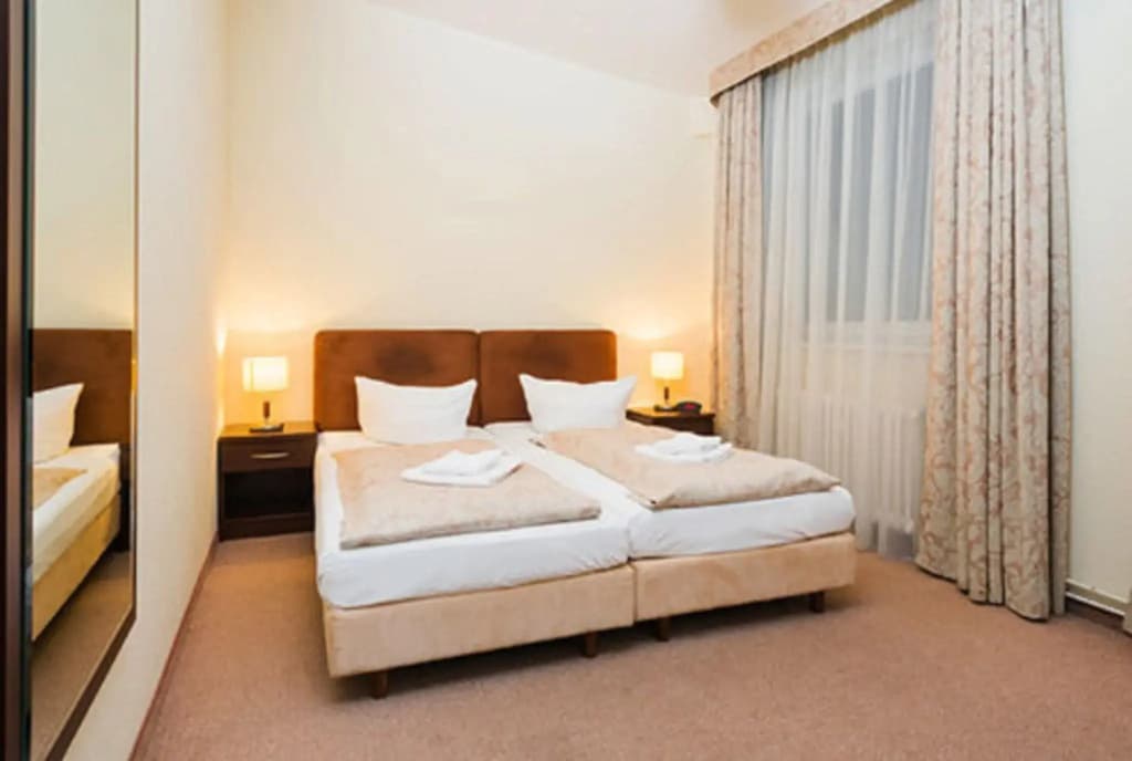 Upper Room Hotel Kurfurstendamm - photo 29