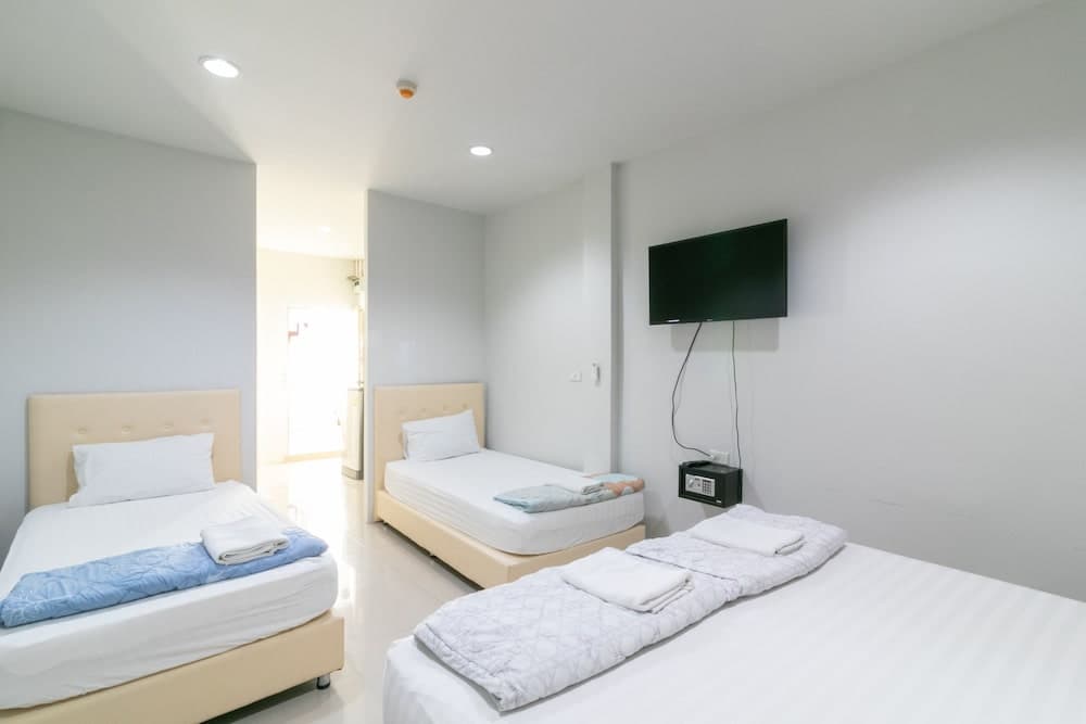 The Rooftop Residence Hostel - photo 41