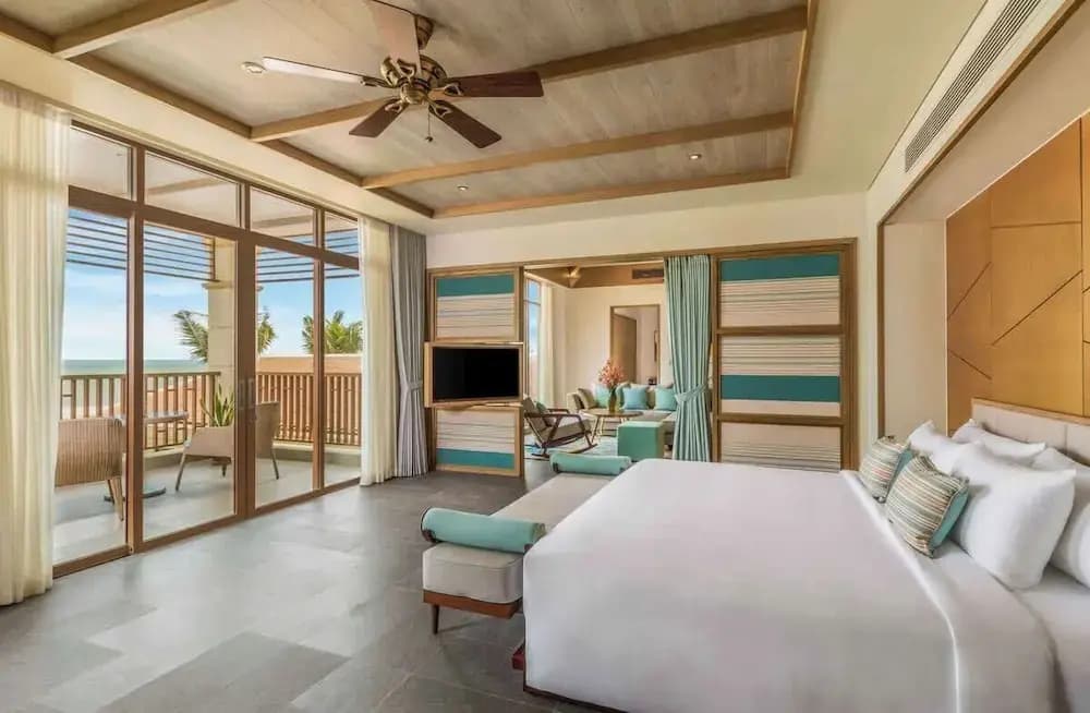 Luxe 5BR Villa: Beachfront Breakfast Pool - photo 18