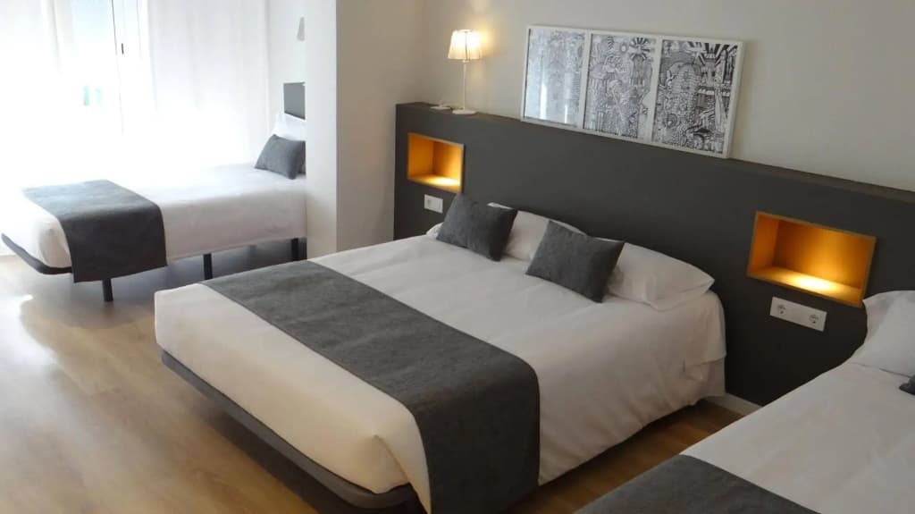 Hostal El Ninot - photo 37