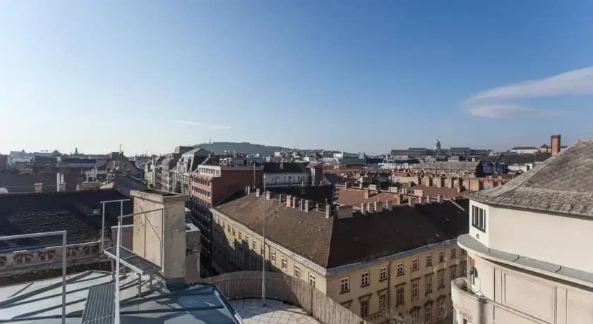 Central Penthouse with Terrace - photo 1