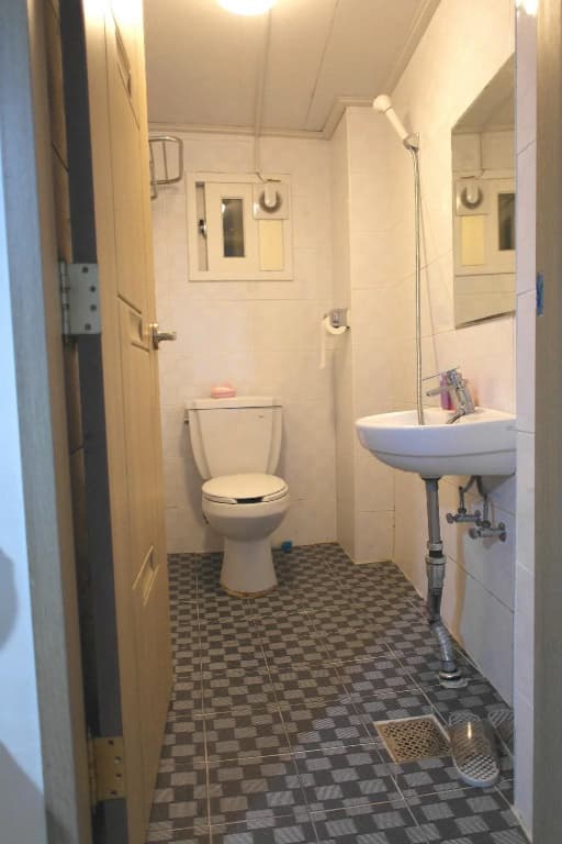 One Minute Guesthouse - photo 9